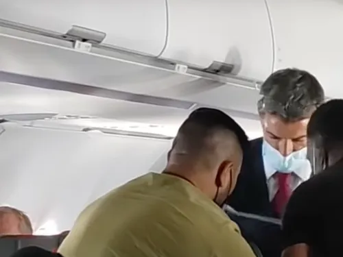 La crise de nerf d'un enfant dans un avion fait le tour de la toile...